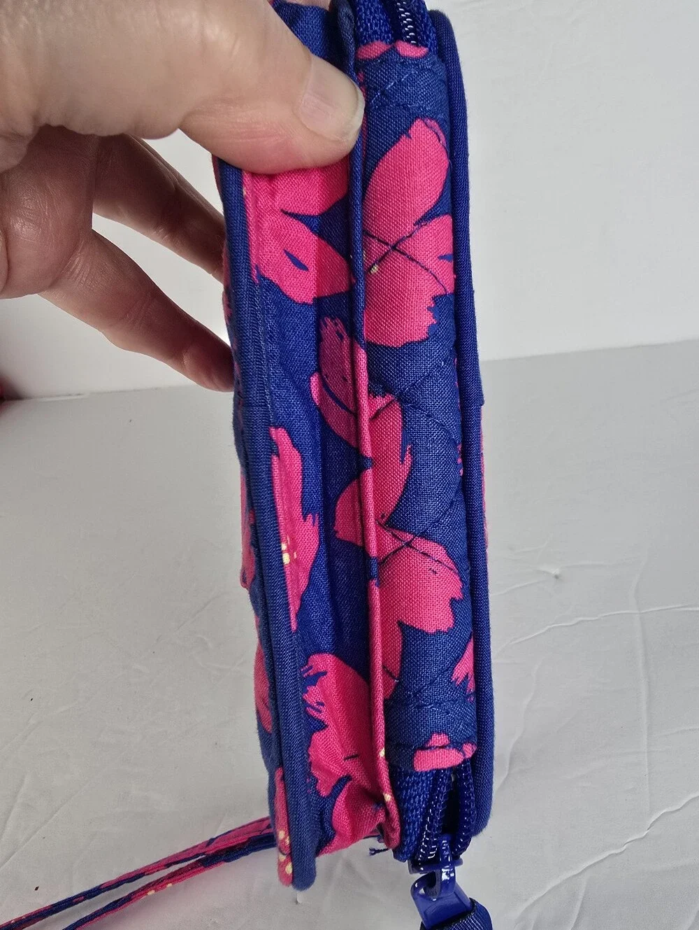 NWOT Vera Bradley Quilted Smartphone Wristlet Wallet Art Poppies Blue/Pink